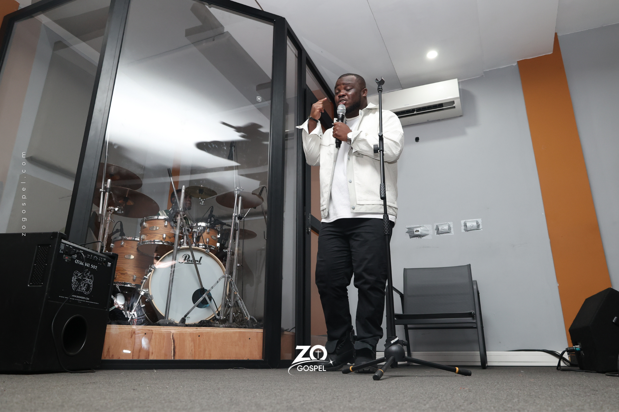 ED’N SIGNE AVEC RUACH STUDIOS ET DEVOILE LES CONTOURS DE SON PREMIER EP